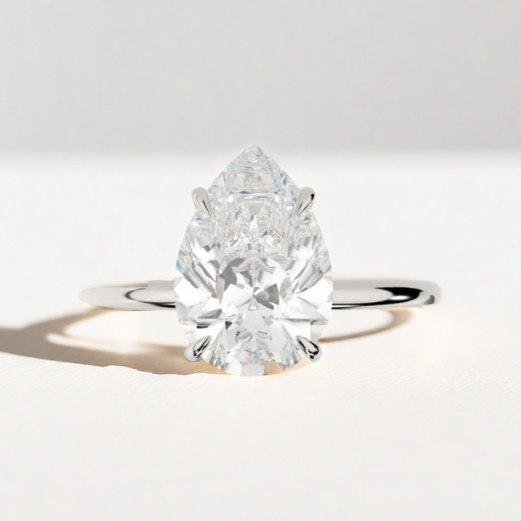 18K White Gold Pear Ring
