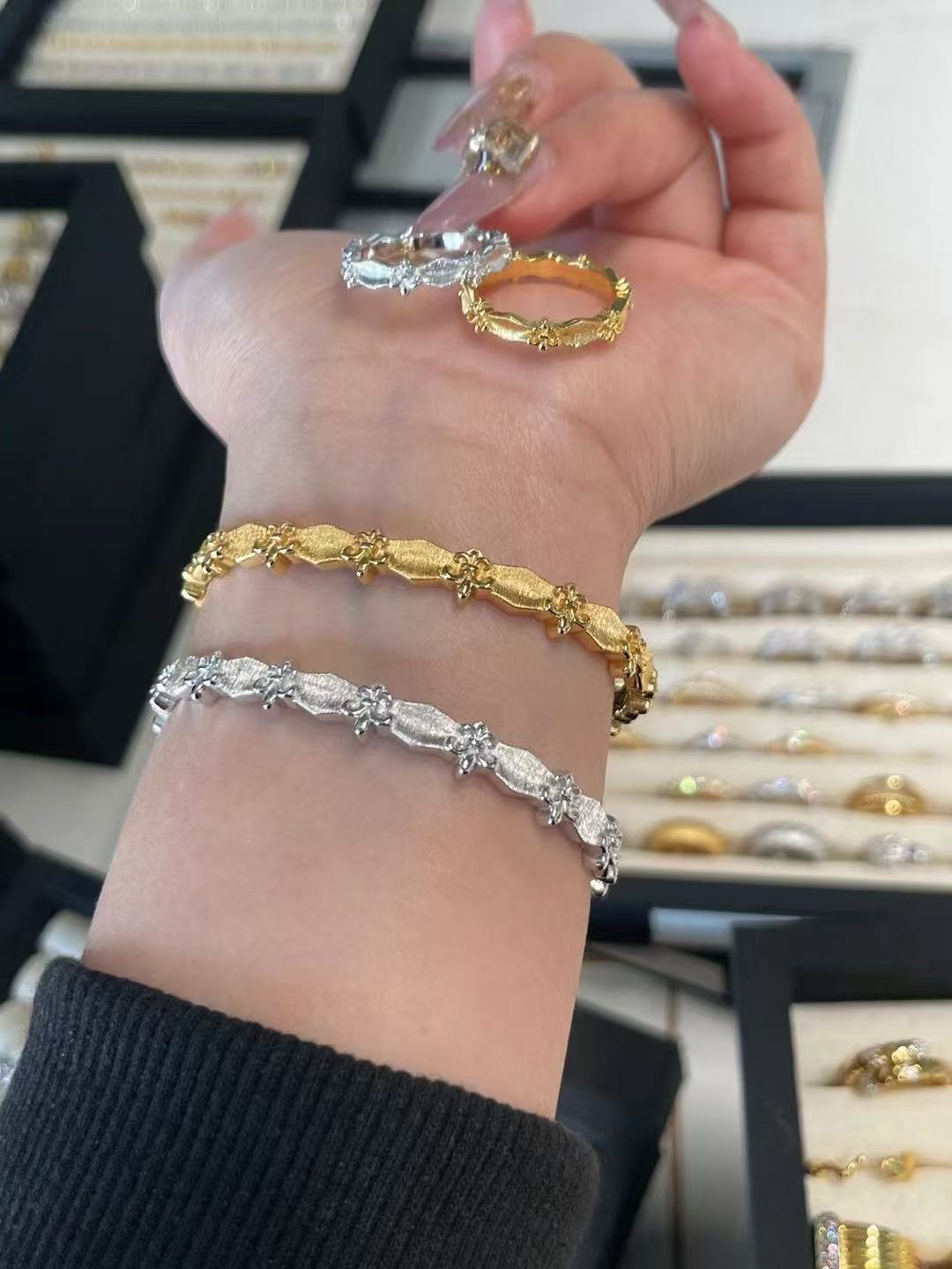 Vintage style bangle handmade engraving