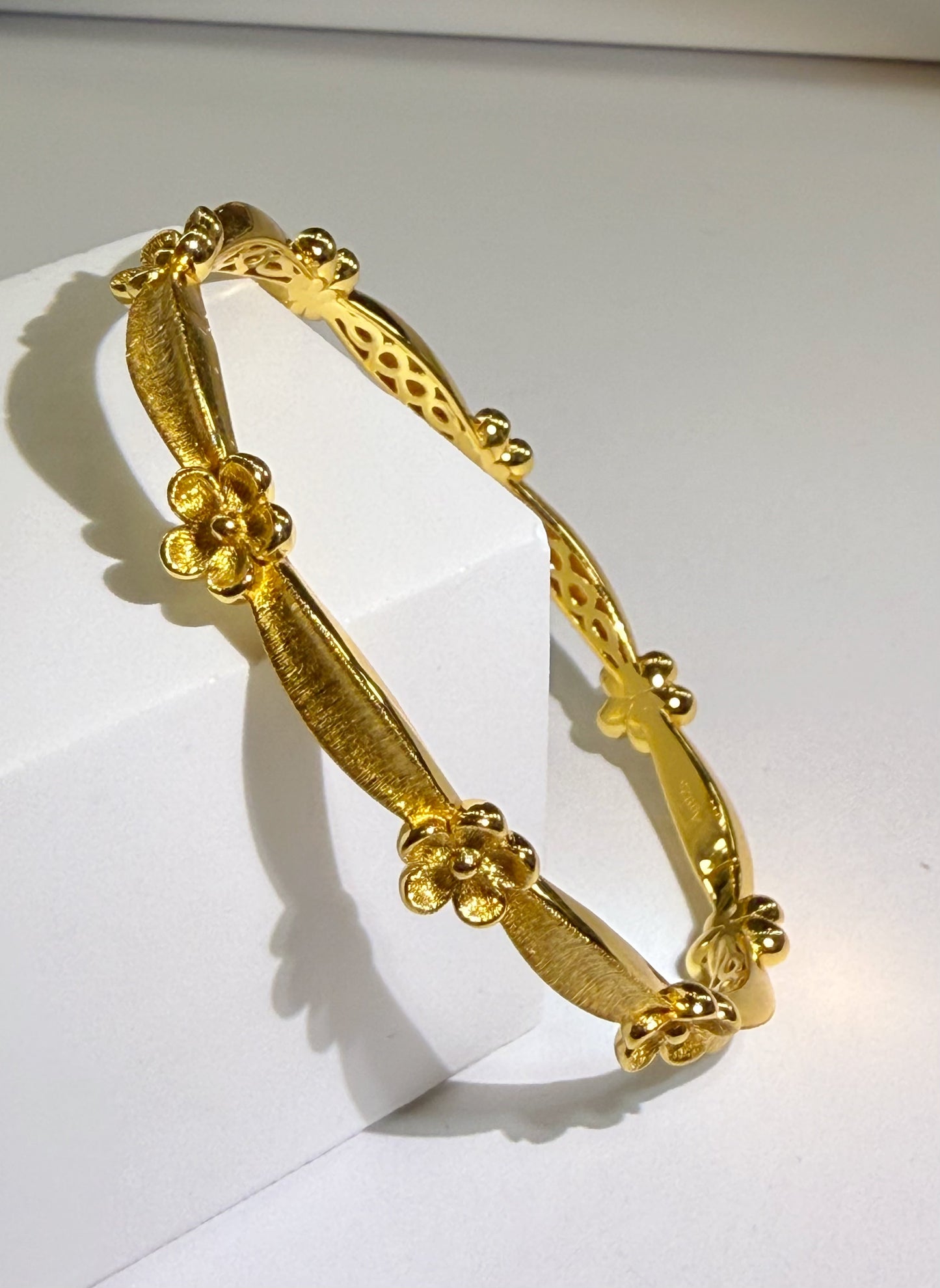 Vintage style bangle floral handmade engraving