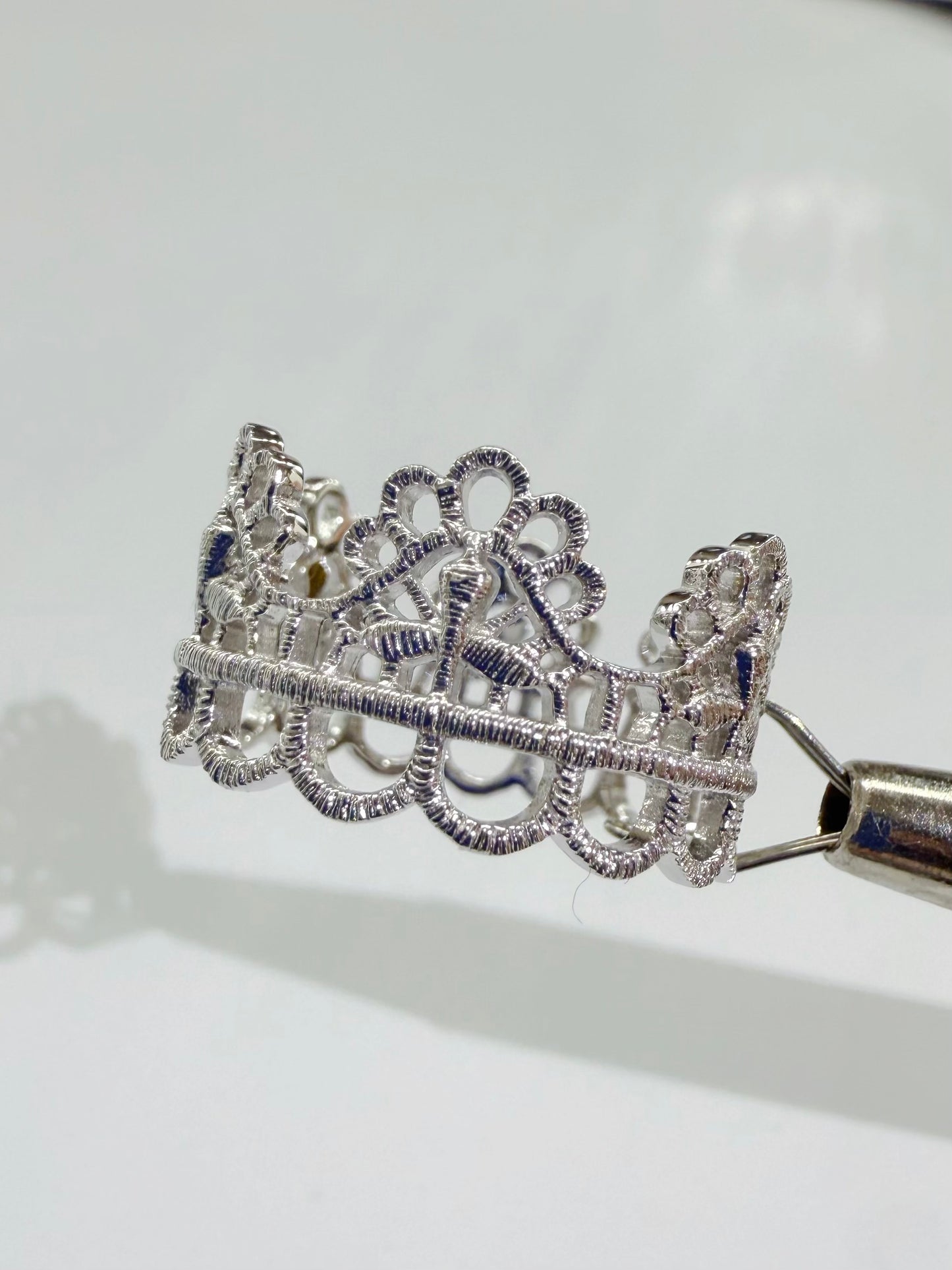 Hand engraved pattern crown ring