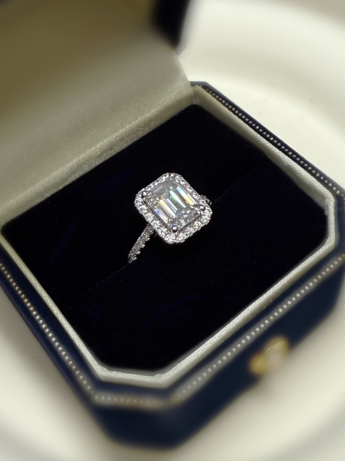 Halo Emerald center Ring