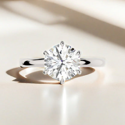 18K White Gold Round Brilliant Ring 6 claw