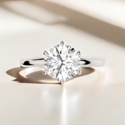 18K White Gold Round Brilliant Ring 6 claw