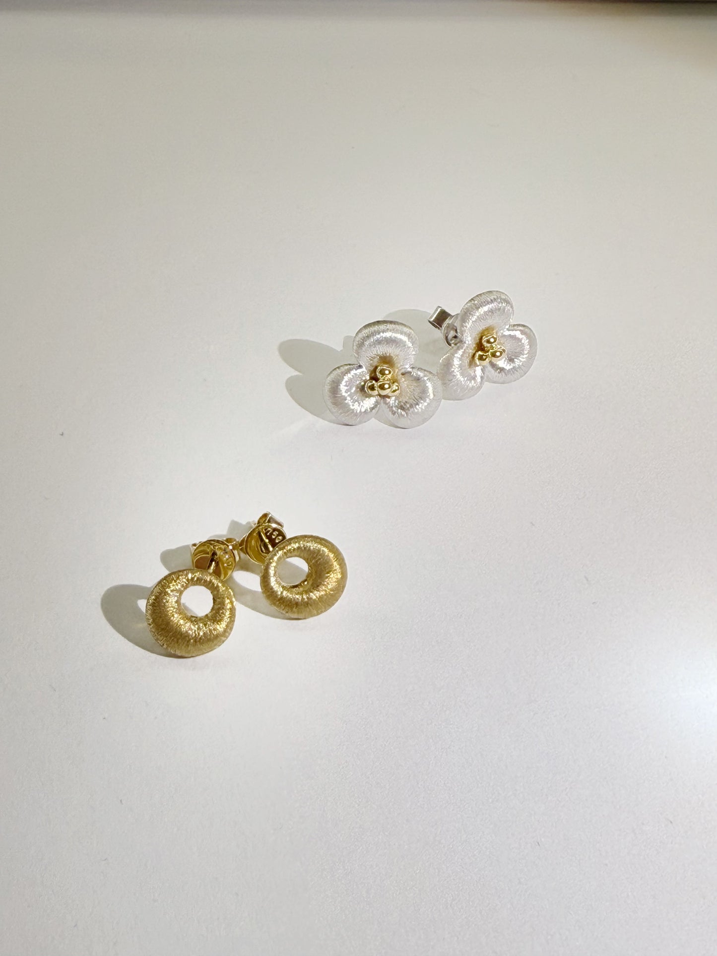 Vintage style unique designed round statement earrings stud earrings