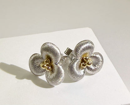 Unique designed floral earrings stud earrings
