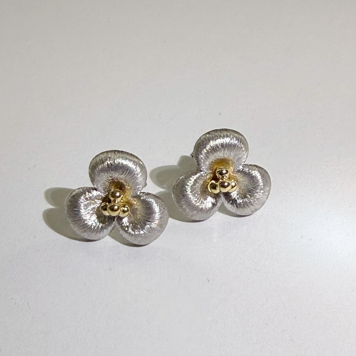 Unique designed floral earrings stud earrings