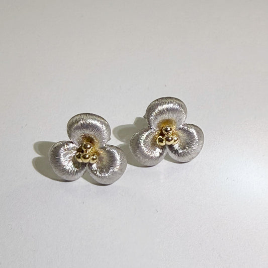 Unique designed floral earrings stud earrings