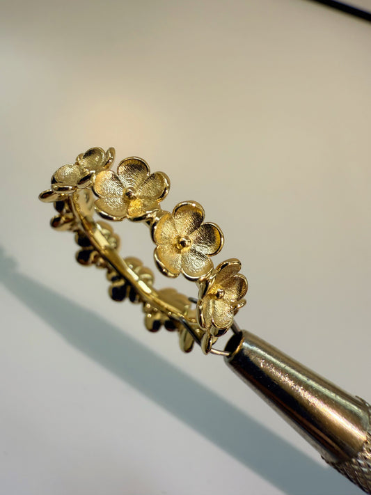 Custom made floral hand engraved ring 18k gold