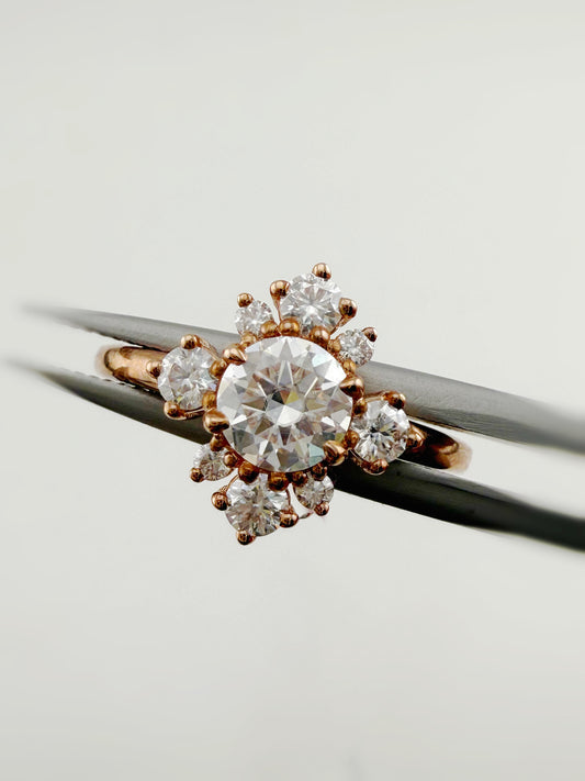 Unique design Round brilliant cluster ring