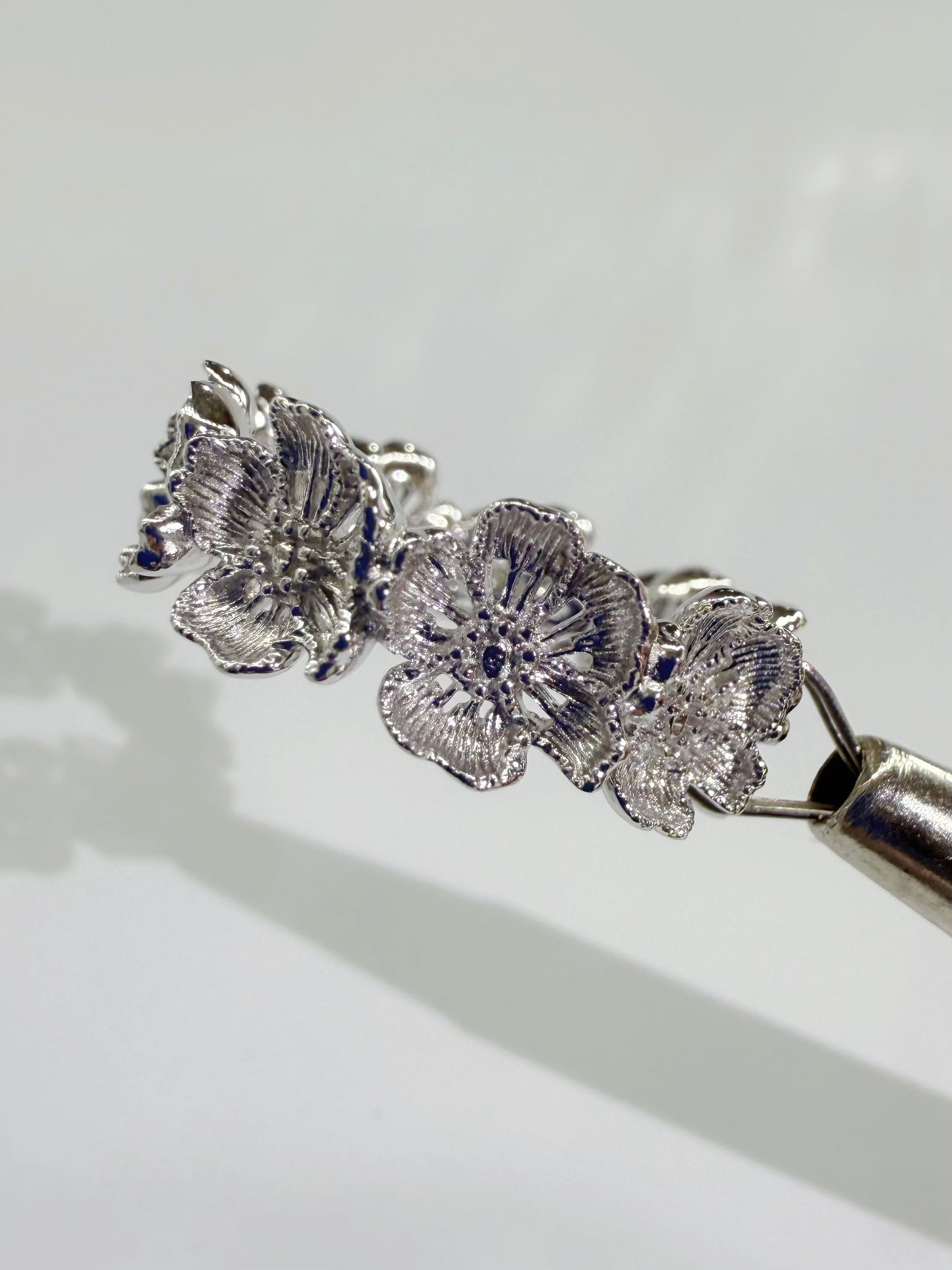Hand engraved pattern flower ring