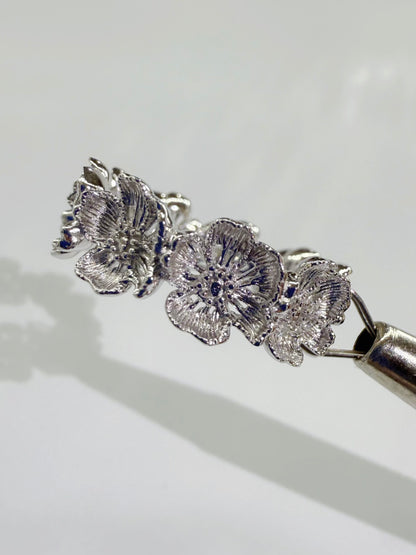 Hand engraved pattern flower ring