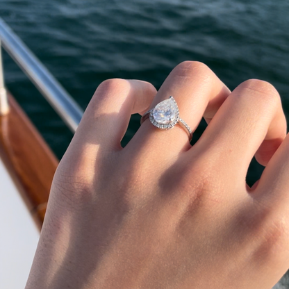 Halo Pear center Ring