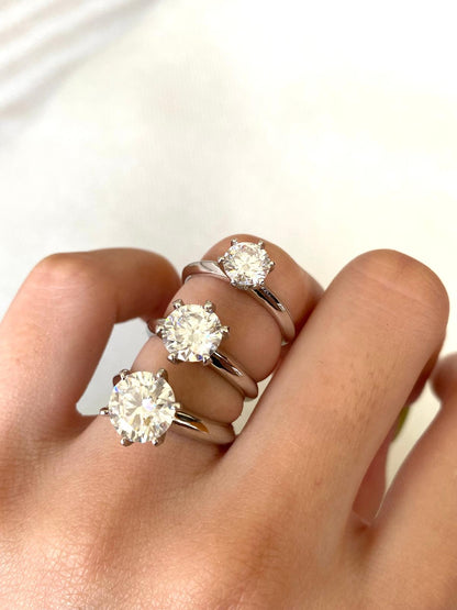 18K White Gold Round Brilliant Ring 6 claw