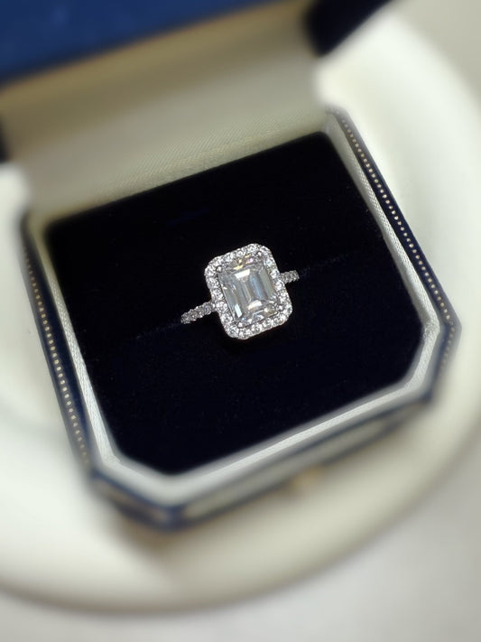 Halo Emerald center Ring