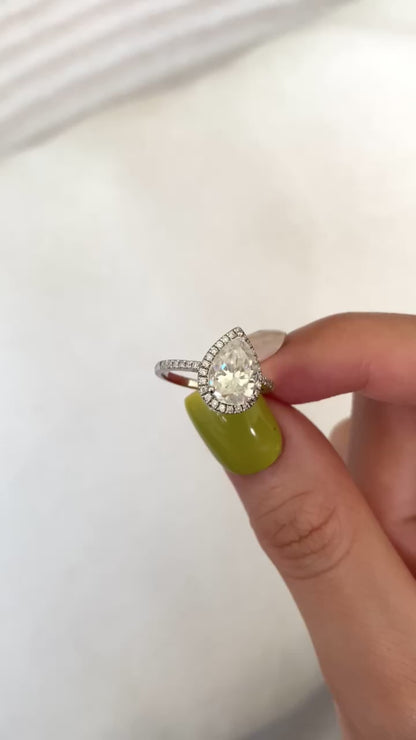 Halo Pear center Ring