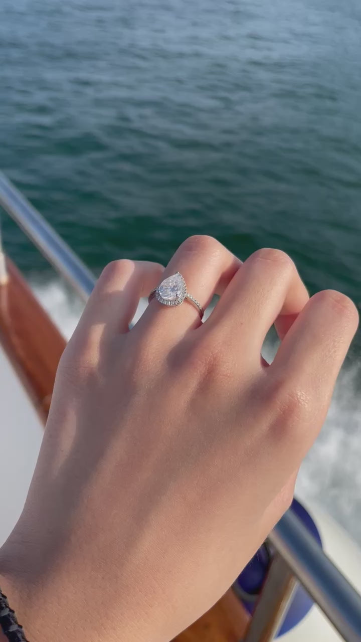 Model size: 12#, 2.69 Pear-cut Moissanite