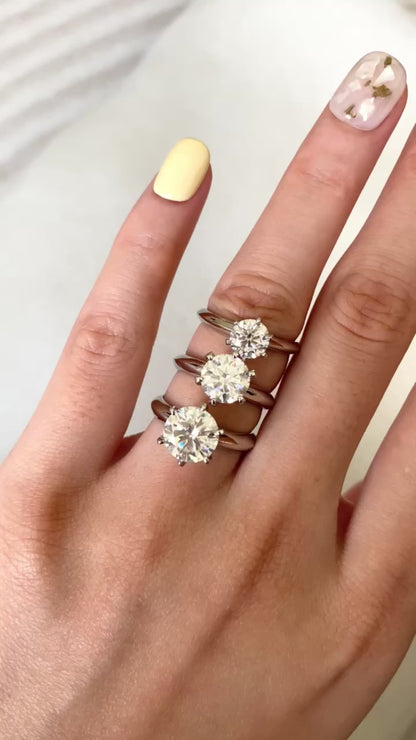 18K White Gold Round Brilliant Ring 6 claw